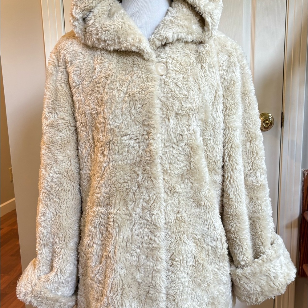 Pamela McCoy Cream Faux Fur Hooded Coat size 1X. Absolutely beautiful